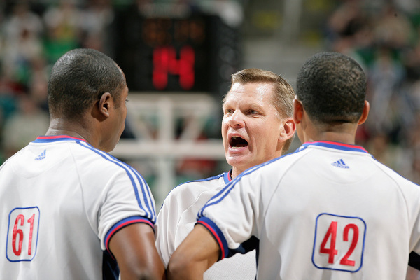  法甲引入鹰眼技术，争议判罚大幅减少  