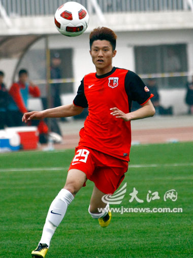  狼队前锋独中两元助球队逆转战胜富勒姆